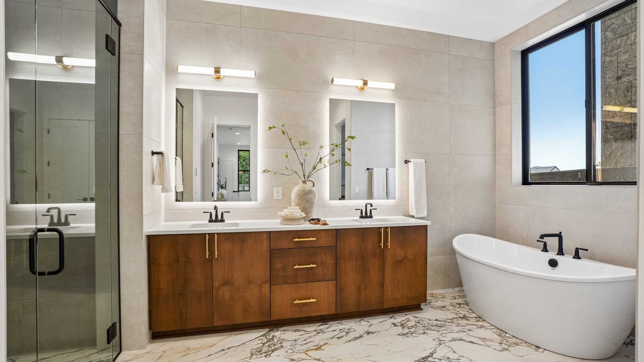 The Lago Home Bath